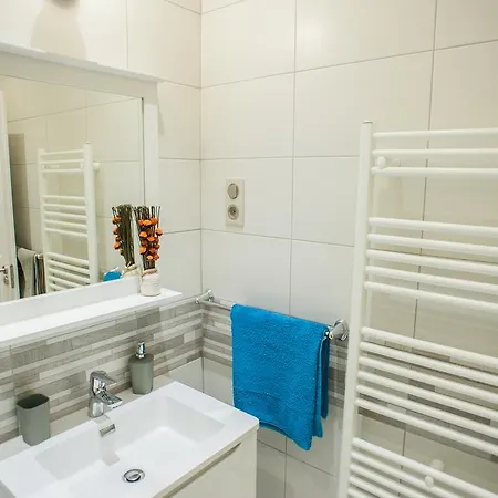 In Ii. Apartment
