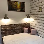 In Ii. شقة بودابست