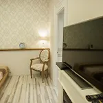 In Ii. * بودابست